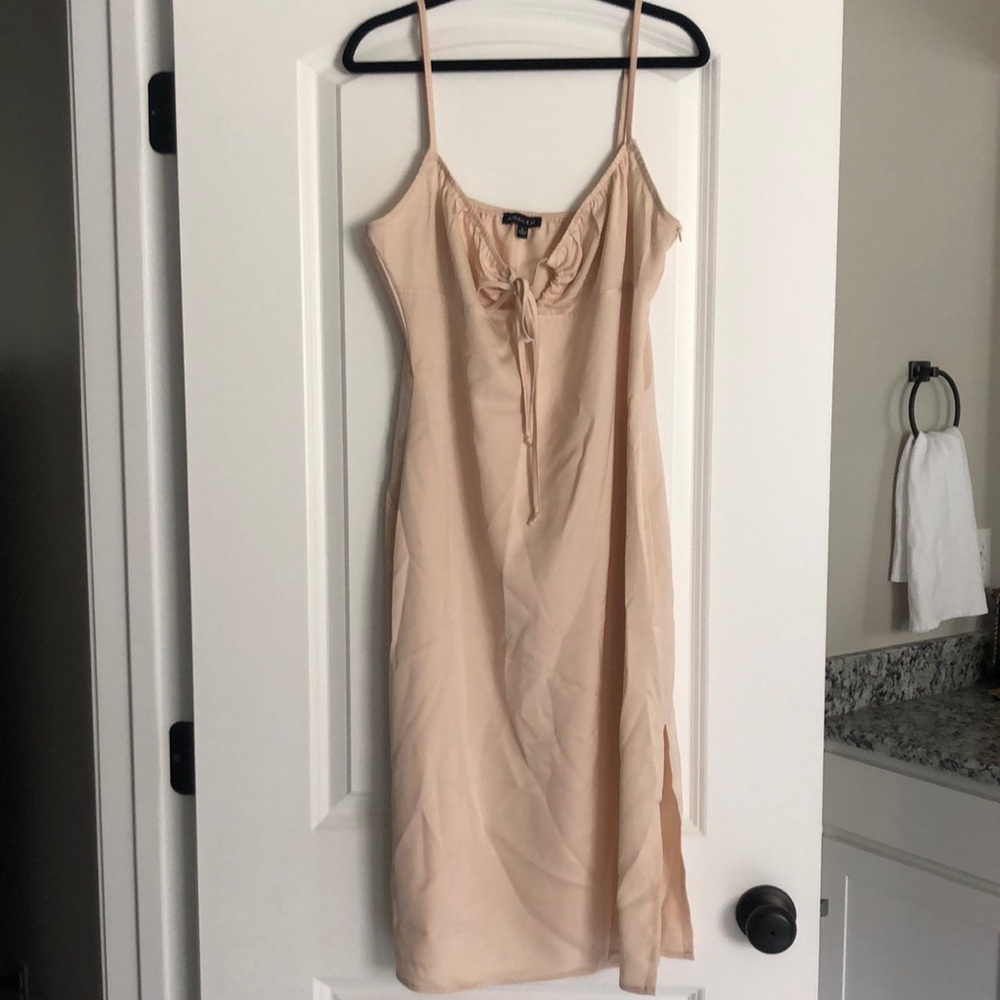 Kendall & Kylie Creamy beige slip dress L Adjustable straps feminine